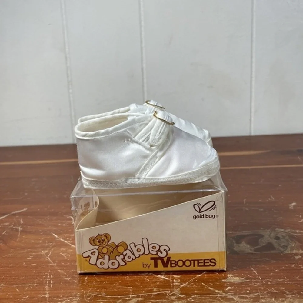 Vintage Gold Bug Adorables TV‎ Bootees White Satin Infant Baby Shoes NIB